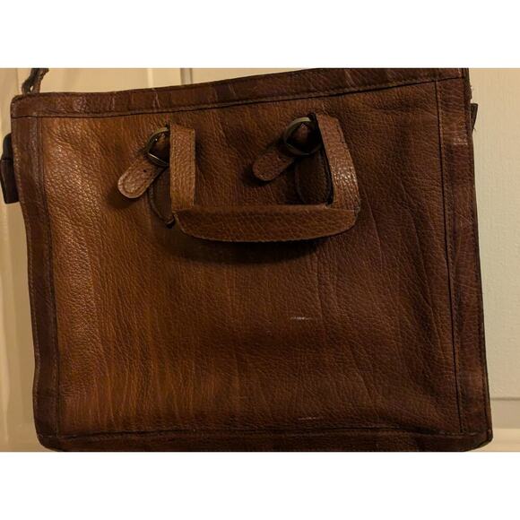 Vintage brown leather messenger bag by Diana. Two separate zip compartments, - Picture 4 of 13